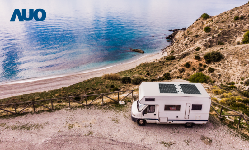 「可撓輕量化太陽光電板SunCurva」使用輕量特殊耐候型複合板取代傳統太陽能板的玻璃前板，不僅降低70%重量，每米平方僅3Kg；具有抗衝擊性能及通過電磁相容性測試，可應用於交通運輸工具，如露營車、遊艇等